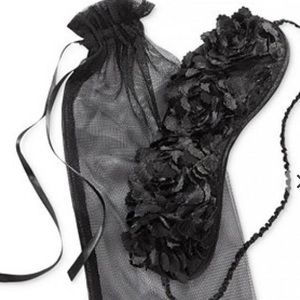 Flora Nikrooz Eye mask